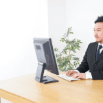 Fernando Bruno Crestani explica como o uso de criptomoedas e blockchain está modernizando as transações imobiliárias com mais segurança.