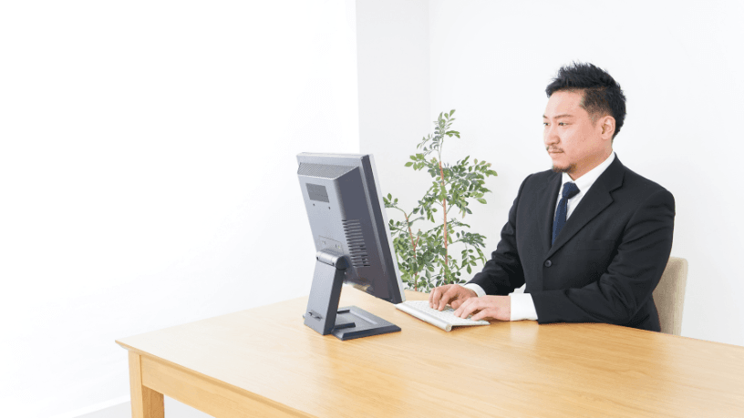 Fernando Bruno Crestani explica como o uso de criptomoedas e blockchain está modernizando as transações imobiliárias com mais segurança.