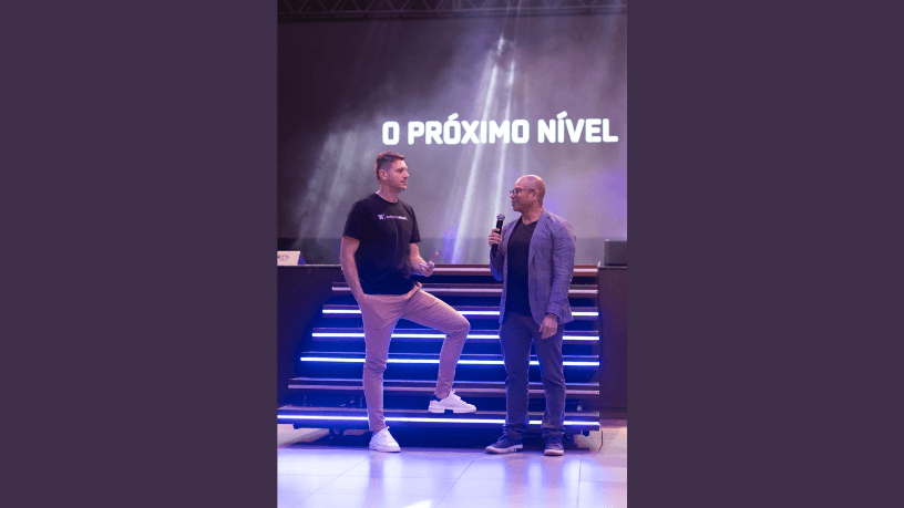 Gilberson Wanderley Silva explica por que cada vez mais mulheres optam pela retirada dos implantes em busca de bem-estar.