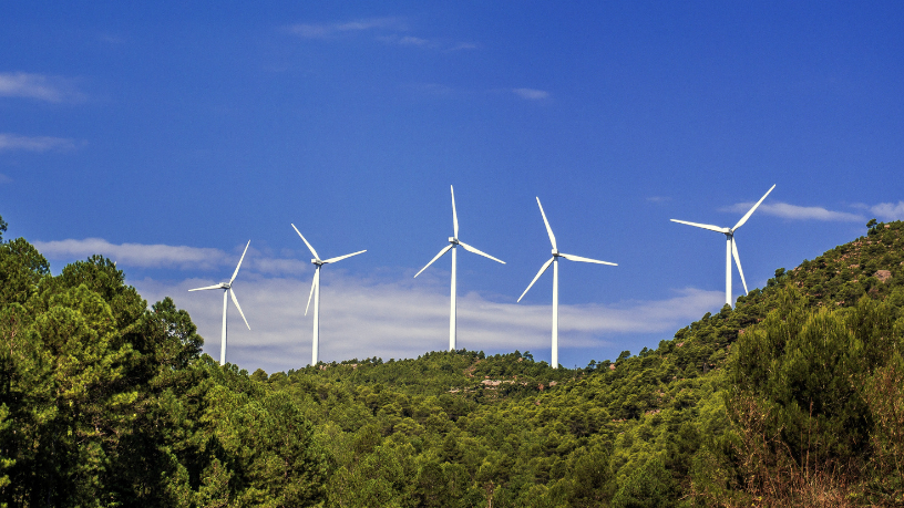 Segundo Leonardo Manzan, olhar para experiências globais pode orientar políticas fiscais sustentáveis no setor energético.