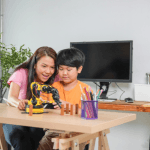 Sérgio Bento De Araújo apresenta os critérios técnicos para escolher o kit de robótica ideal por faixa etária e acelerar o aprendizado.