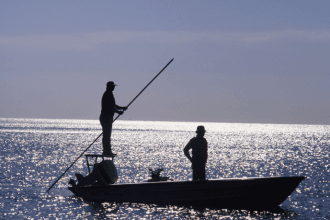 Barco com pescadores do Maranhão desaparece no Rio de Janeiro e mobiliza buscas em alto-mar