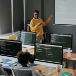 Inteligência artificial na educação pode transformar o aprendizado, e Sérgio Bento De Araújo explica como aplicar com segurança e ética.