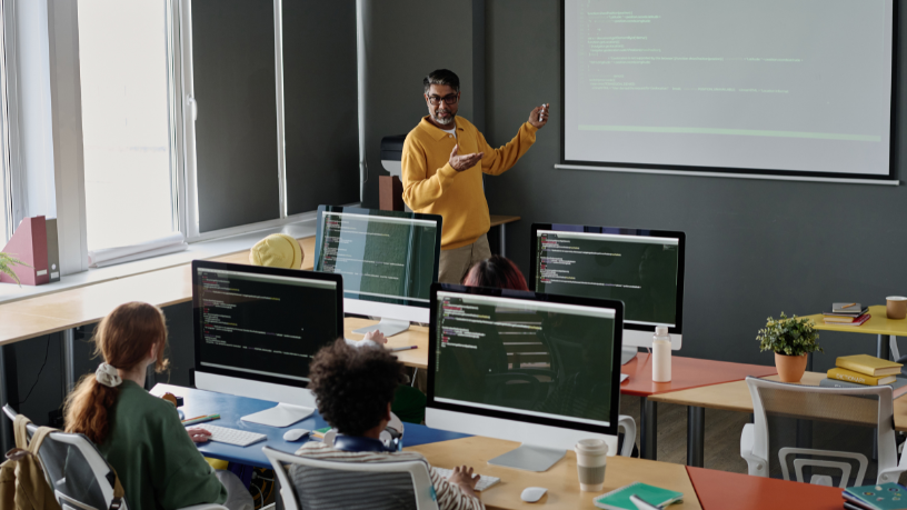 Inteligência artificial na educação pode transformar o aprendizado, e Sérgio Bento De Araújo explica como aplicar com segurança e ética.