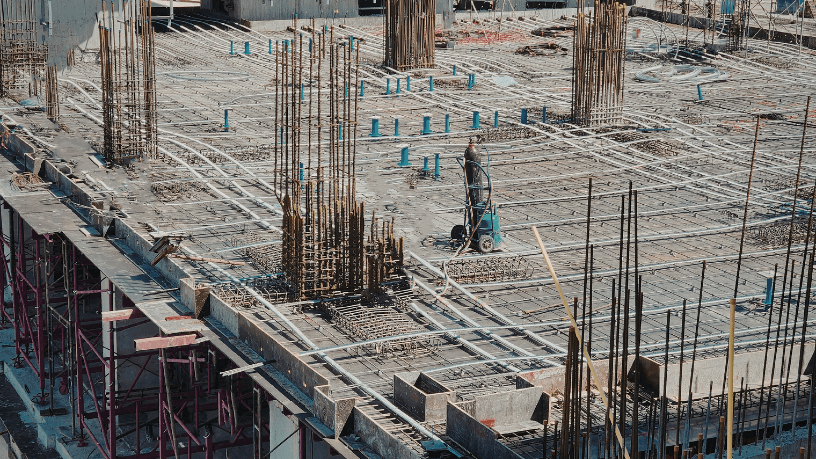 Eficiência na produção de lajes treliçadas e desempenho estrutural são explorados por Valderci Malagosini Machado ao longo do conteúdo